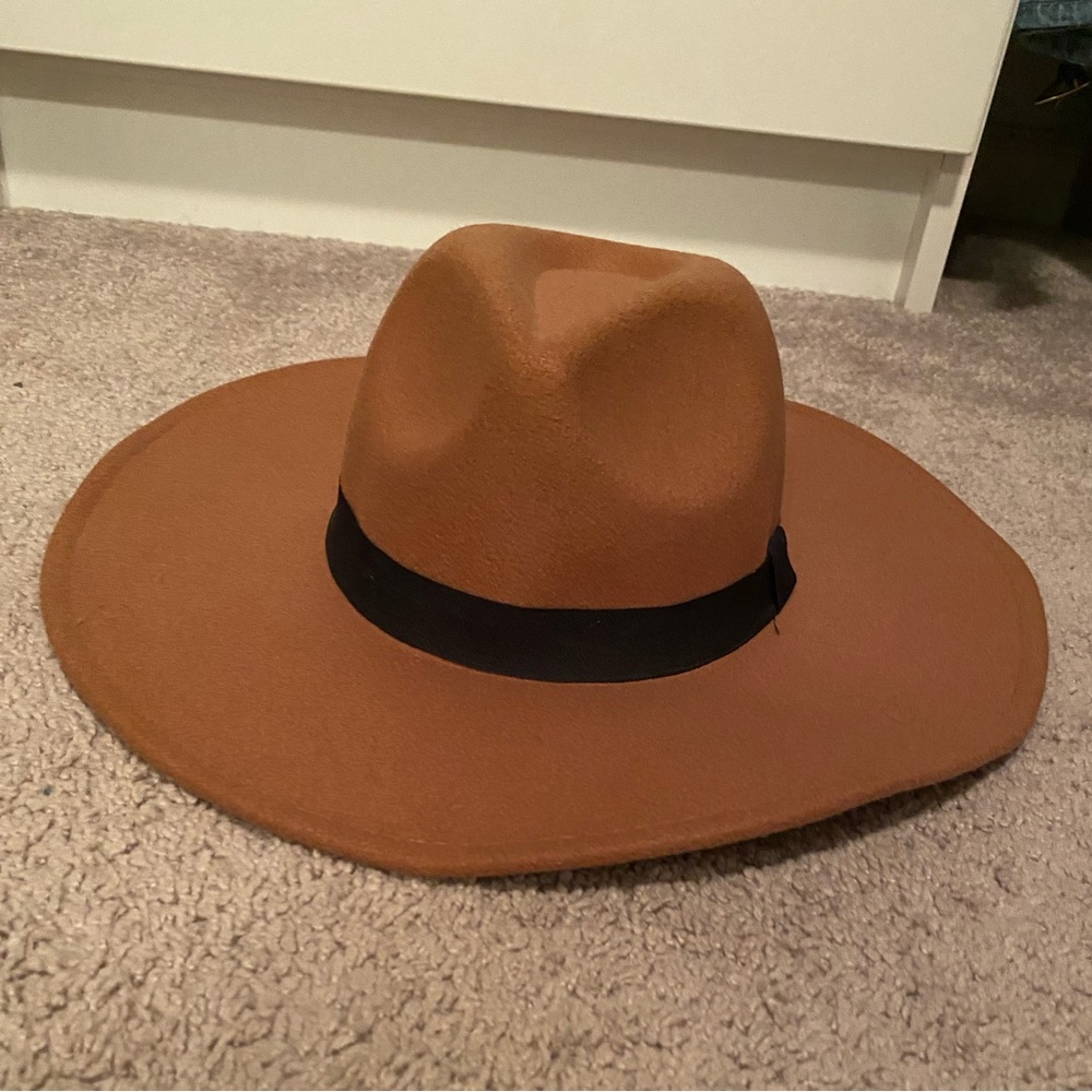Hat from Lulu’s!  Worn once for family pics so basically new!